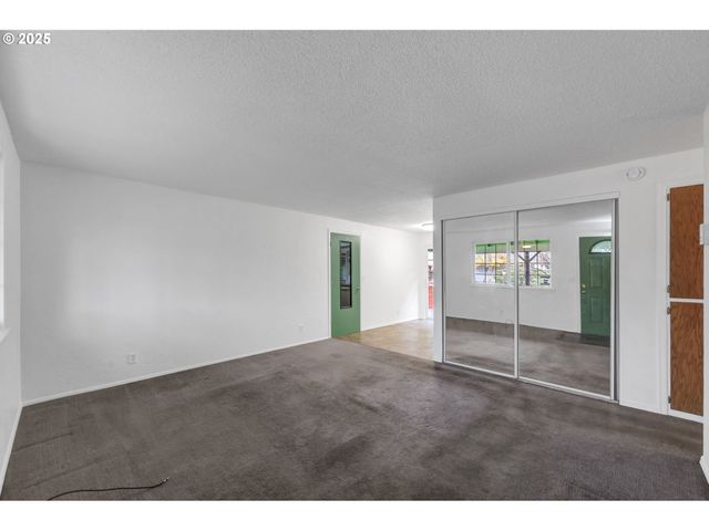 3929 BURLWOOD St, Eugene, OR 97404