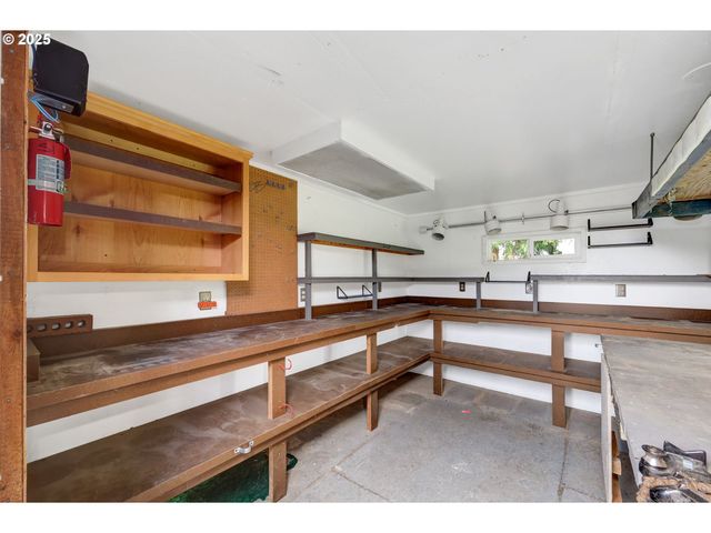 3929 BURLWOOD St, Eugene, OR 97404