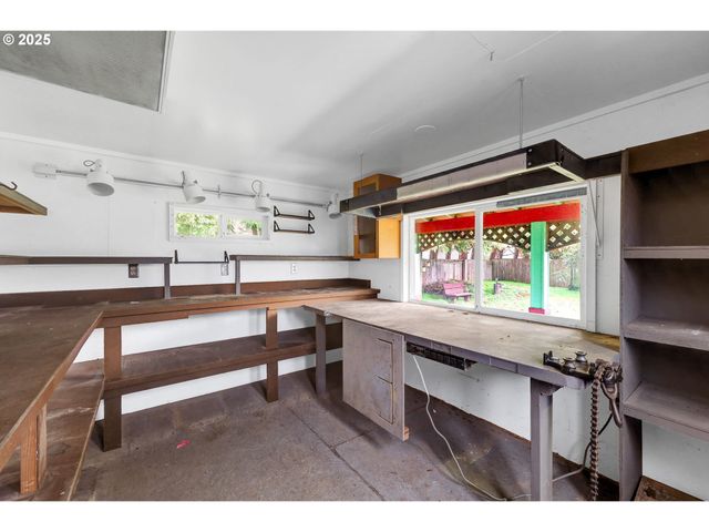 3929 BURLWOOD St, Eugene, OR 97404