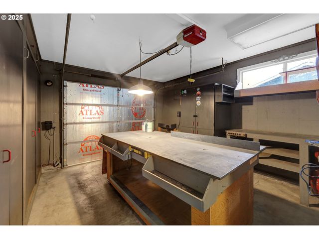 3929 BURLWOOD St, Eugene, OR 97404