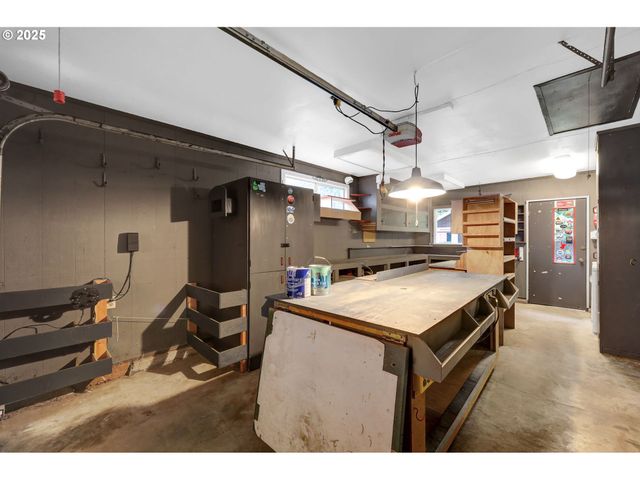 3929 BURLWOOD St, Eugene, OR 97404