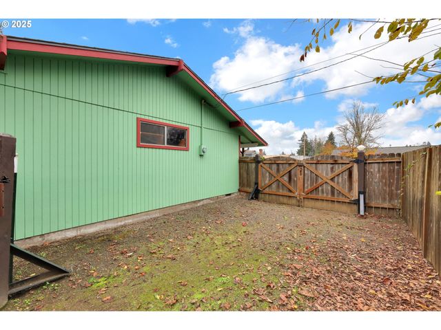 3929 BURLWOOD St, Eugene, OR 97404