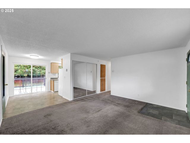 3929 BURLWOOD St, Eugene, OR 97404