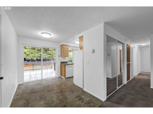 3929 BURLWOOD St, Eugene, OR 97404