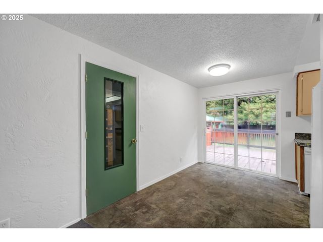 3929 BURLWOOD St, Eugene, OR 97404