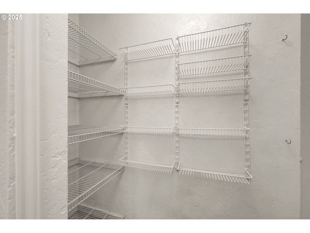 3929 BURLWOOD St, Eugene, OR 97404