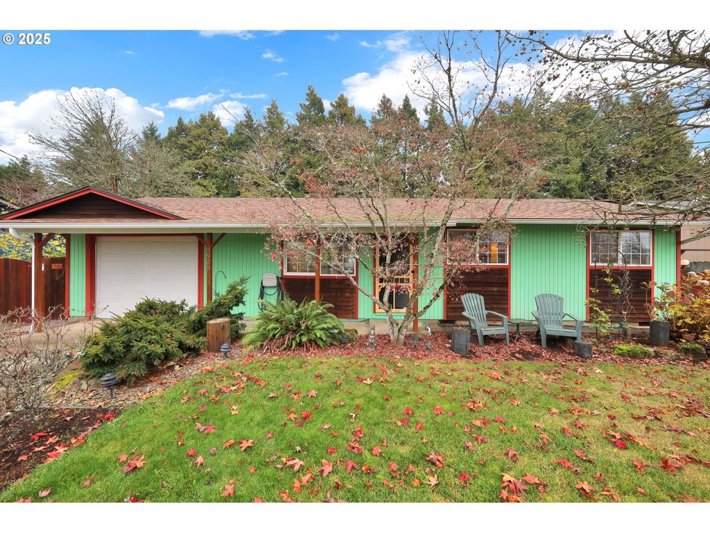 3929 BURLWOOD St, Eugene, OR 97404