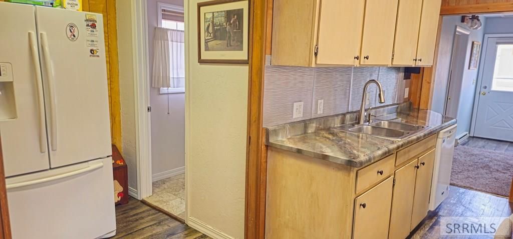 Image 15 of property listing at Address unavailable.