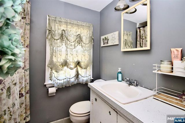 18 Durrell Street, Verona, NJ 07044