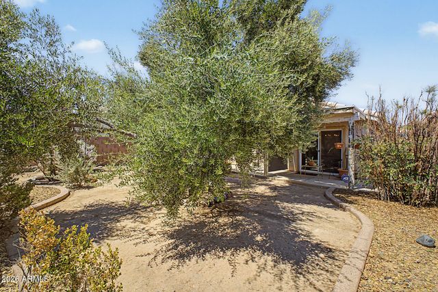 5017 W WIKIEUP Lane, Glendale, AZ 85308