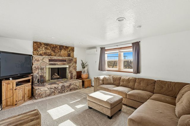 50 Clinger Lane, Los Lunas, NM 87031