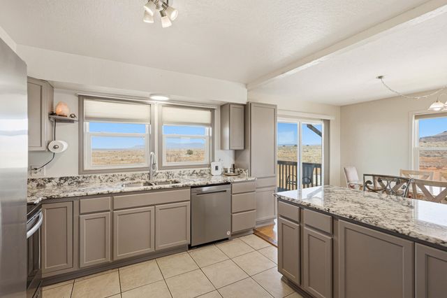 50 Clinger Lane, Los Lunas, NM 87031