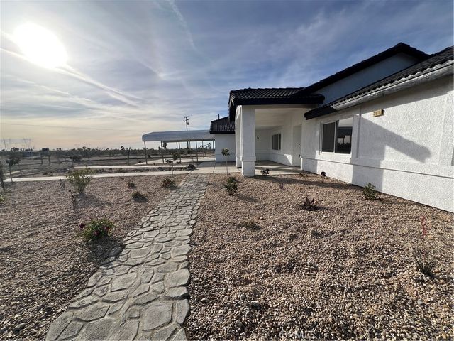 12911 Corton, Phelan, CA 92371