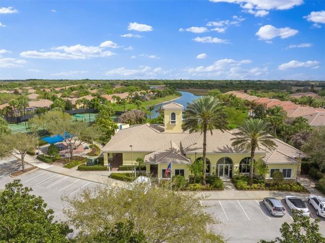 4944 Corsica Square, Vero Beach, FL 32967