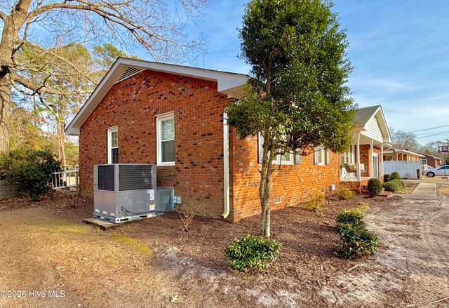 1801 Crestview Street, Kinston, NC 28504