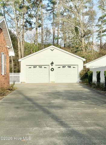 1801 Crestview Street, Kinston, NC 28504