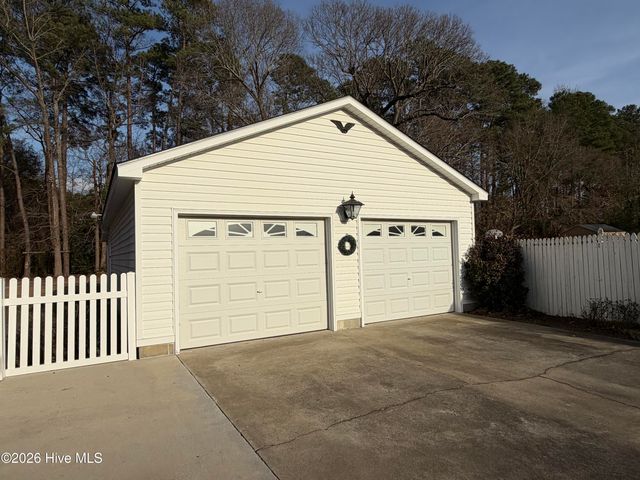 1801 Crestview Street, Kinston, NC 28504