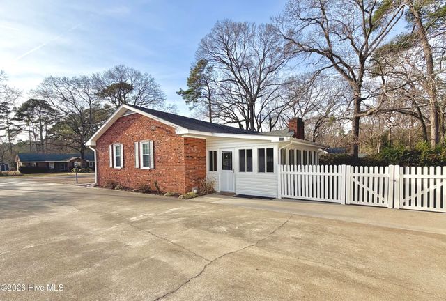 1801 Crestview Street, Kinston, NC 28504