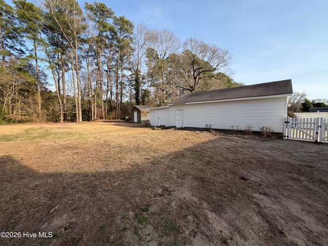 1801 Crestview Street, Kinston, NC 28504