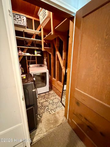 1801 Crestview Street, Kinston, NC 28504