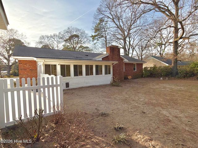 1801 Crestview Street, Kinston, NC 28504