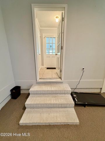 1801 Crestview Street, Kinston, NC 28504