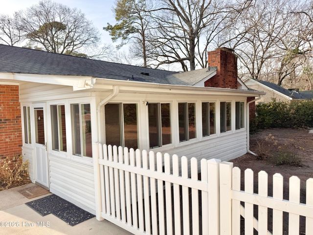 1801 Crestview Street, Kinston, NC 28504