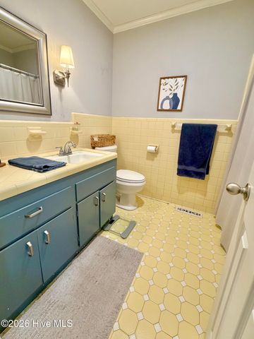 1801 Crestview Street, Kinston, NC 28504