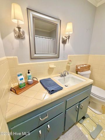 1801 Crestview Street, Kinston, NC 28504