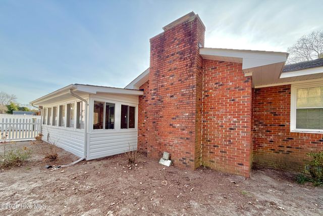 1801 Crestview Street, Kinston, NC 28504