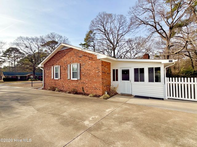 1801 Crestview Street, Kinston, NC 28504