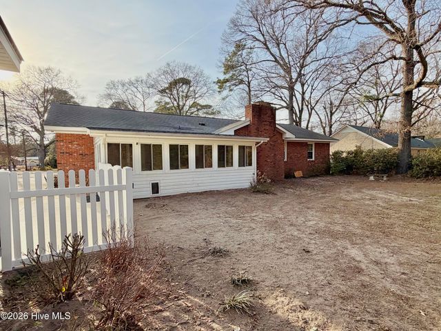 1801 Crestview Street, Kinston, NC 28504