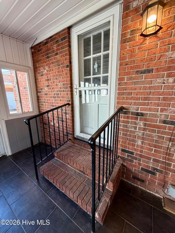 1801 Crestview Street, Kinston, NC 28504