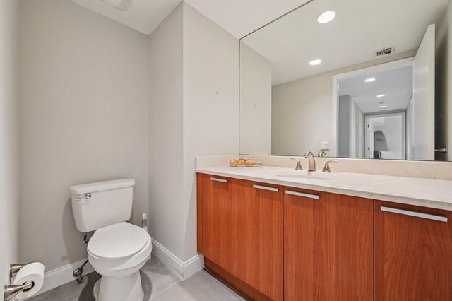 2640 Lake Shore Drive 1810, Riviera Beach, FL 33404