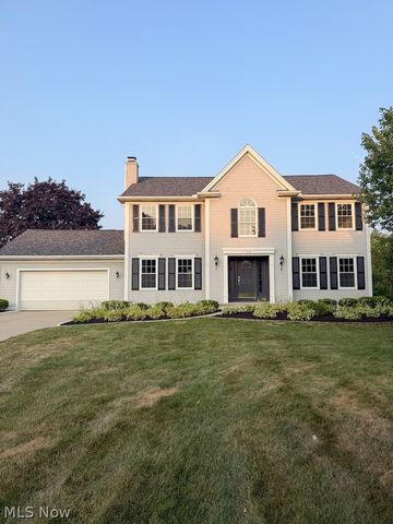 73 Lakecrest Boulevard, Hinckley, OH 44233