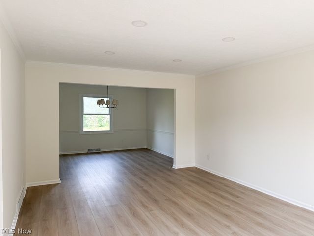 73 Lakecrest Boulevard, Hinckley, OH 44233