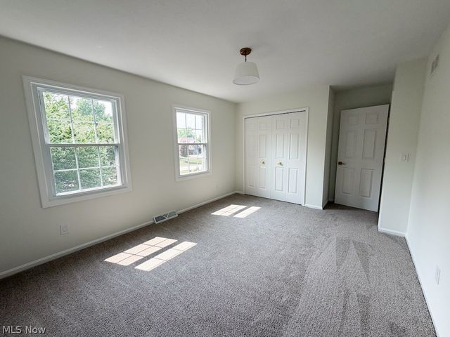 73 Lakecrest Boulevard, Hinckley, OH 44233