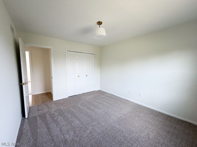 73 Lakecrest Boulevard, Hinckley, OH 44233