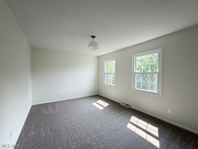 73 Lakecrest Boulevard, Hinckley, OH 44233
