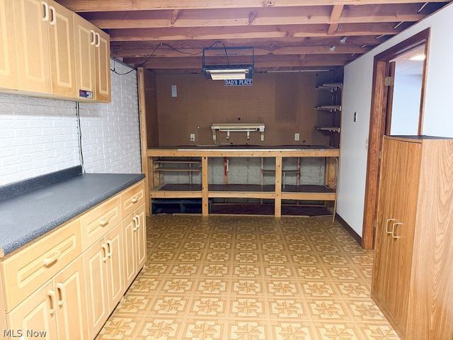 73 Lakecrest Boulevard, Hinckley, OH 44233