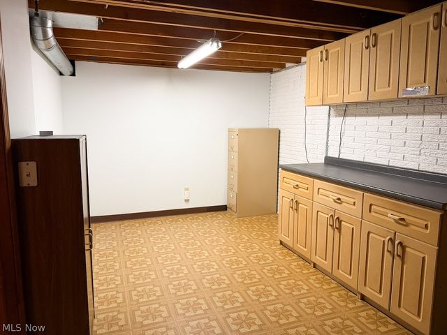 73 Lakecrest Boulevard, Hinckley, OH 44233