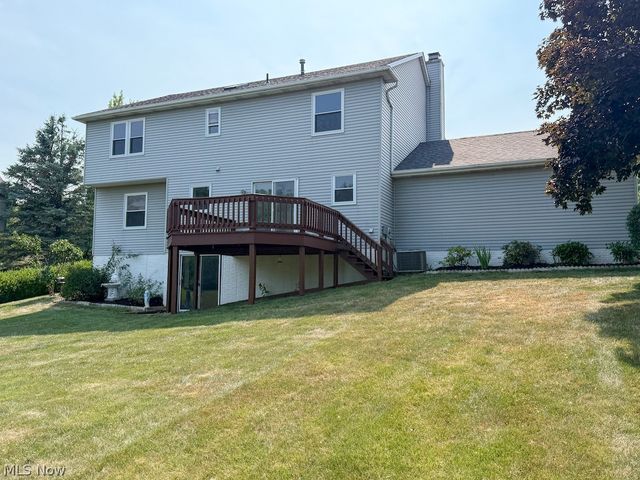 73 Lakecrest Boulevard, Hinckley, OH 44233