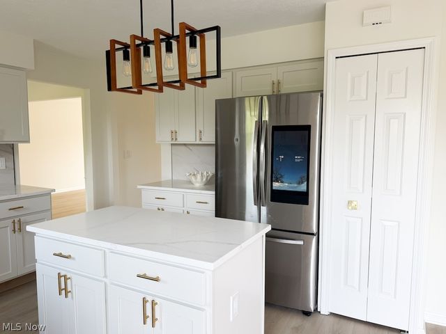 73 Lakecrest Boulevard, Hinckley, OH 44233