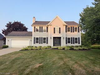 73 Lakecrest Boulevard, Hinckley, OH 44233
