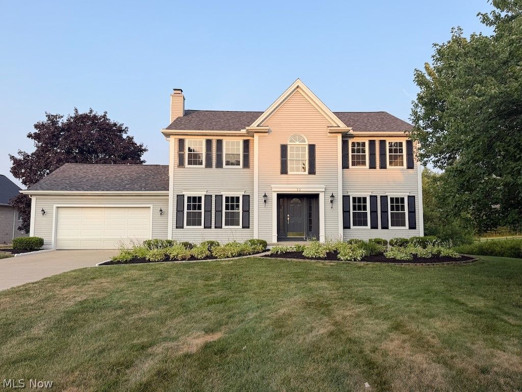 73 Lakecrest Boulevard, Hinckley, OH 44233
