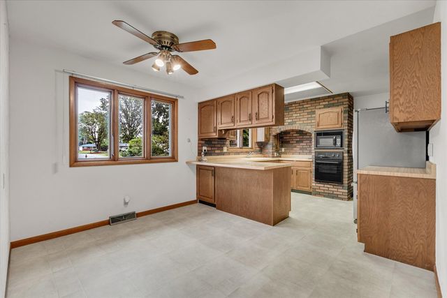 11822 3rd Street, Milan, IL 61264