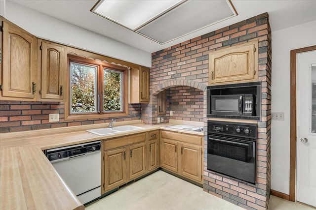 11822 3rd Street, Milan, IL 61264