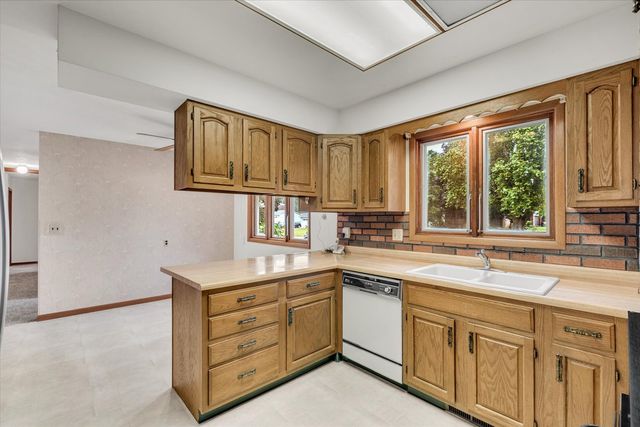 11822 3rd Street, Milan, IL 61264