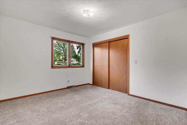 11822 3rd Street, Milan, IL 61264