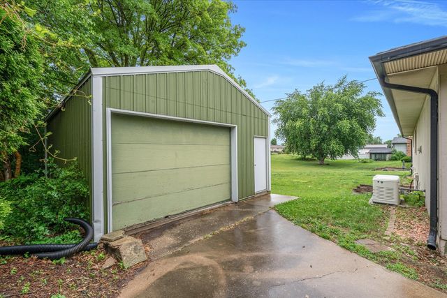 11822 3rd Street, Milan, IL 61264